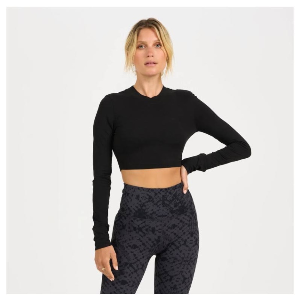 Vuori Long-Sleeve Lux Crop Tee